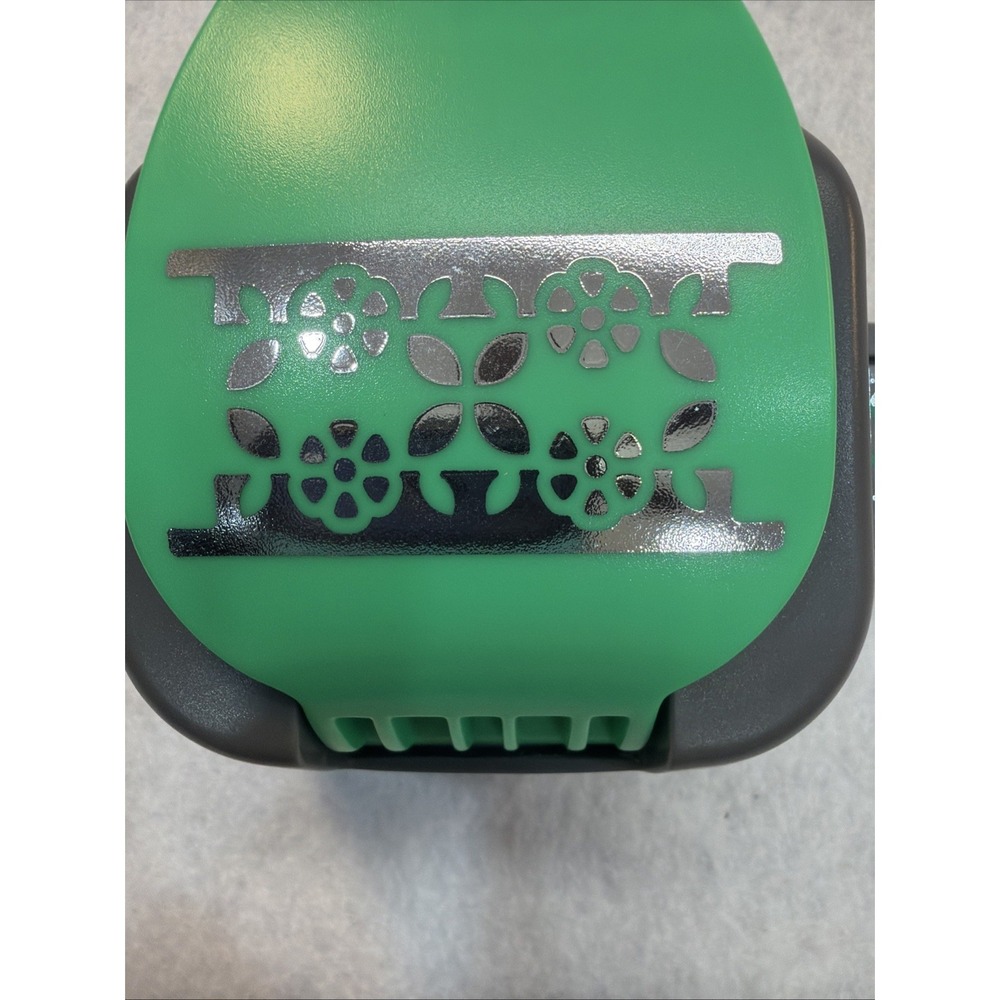 We R Memory Keepers Edge Border Paper Punch Garland 2.5" Crafting New In Box - Picture 2 of 16